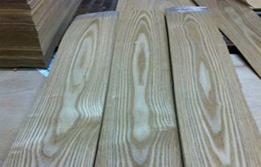 Visage de plancher en bois de placage de cendre jaune, panneautage en bois de placage naturel