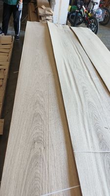 Meilleure qualité feuille de placage de chêne rustique en tranches naturelles pour la décoration