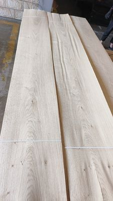 Meilleure qualité feuille de placage de chêne rustique en tranches naturelles pour la décoration