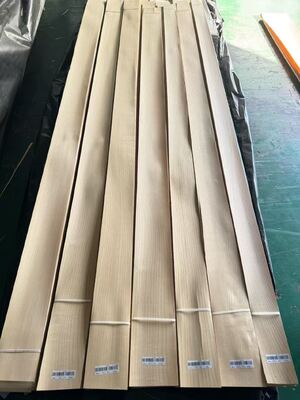 Porte coulissante Finition de bois en cendres provenant de forêts gérées de manière responsable