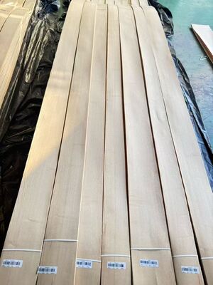 Porte coulissante Finition de bois en cendres provenant de forêts gérées de manière responsable