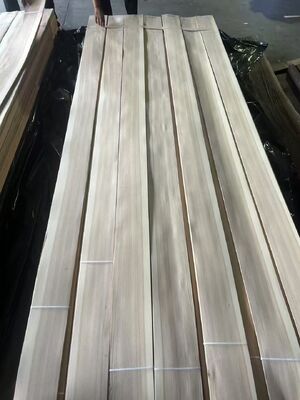 Porte coulissante Finition de bois en cendres provenant de forêts gérées de manière responsable