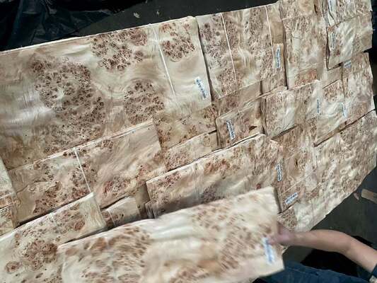 Planche de placage de loupe de Mappa en bois naturel avec coupe tranchée et 12-15% d'humidité pour la décoration de meubles