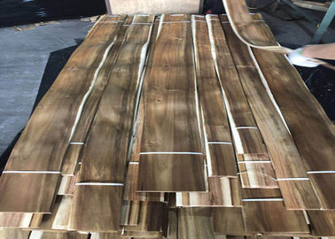 Panneaux en bois découpés en tranches de placage d'acacia naturel de coupe pour la couleur non-uniforme de Cabinets
