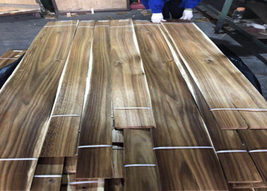 Panneaux en bois découpés en tranches de placage d'acacia naturel de coupe pour la couleur non-uniforme de Cabinets