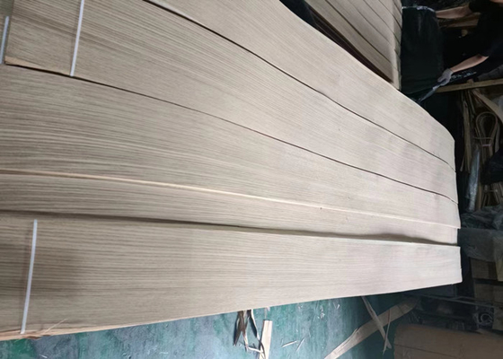 Feuilles naturelles de contreplaqué de placage sciées par quart de chêne blanc pour des meubles