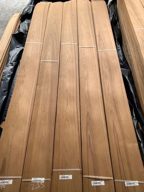 Plaque de placage à coupe couronne en teck de Birmanie naturel pour la décoration d'hôtel